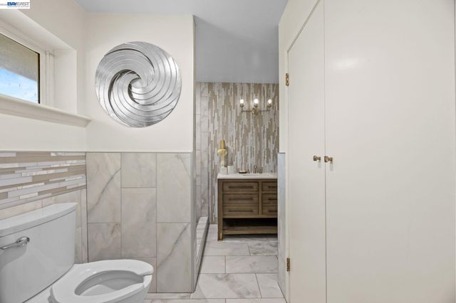 2245 Sol St, Castro Valley, CA 94578