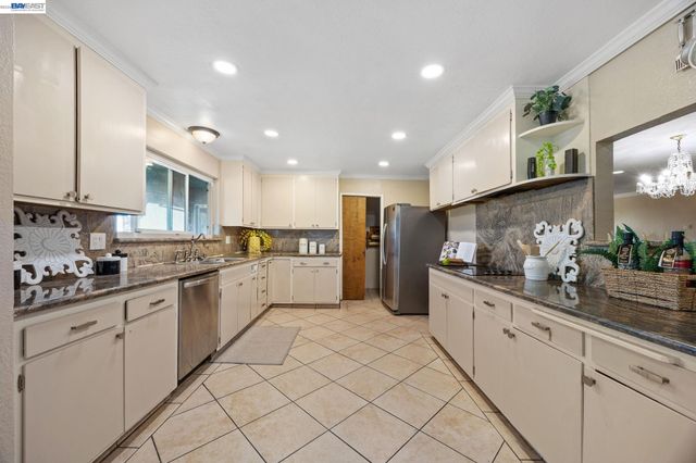 2245 Sol St, Castro Valley, CA 94578