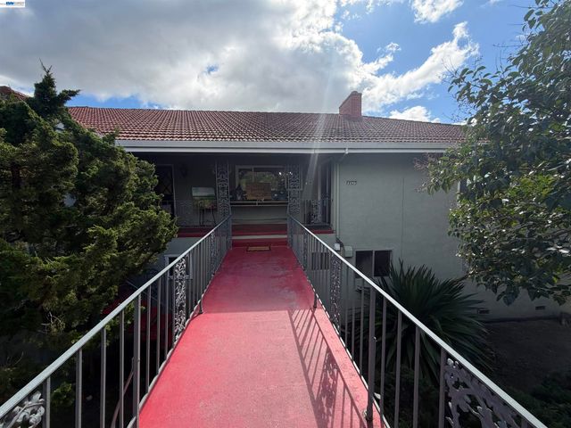 2245 Sol St, Castro Valley, CA 94578