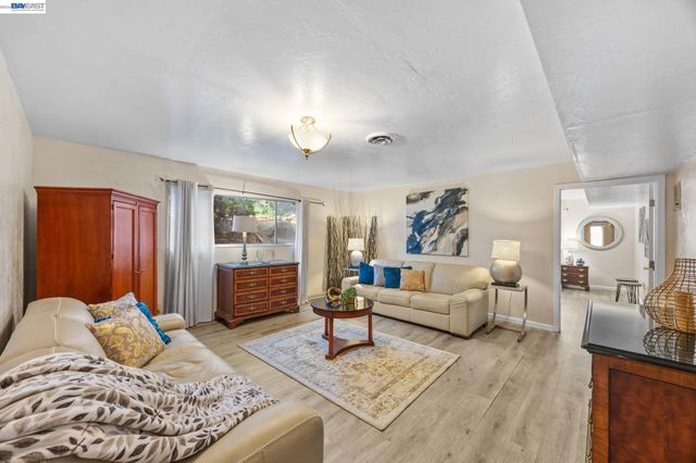 2245 Sol St, Castro Valley, CA 94578
