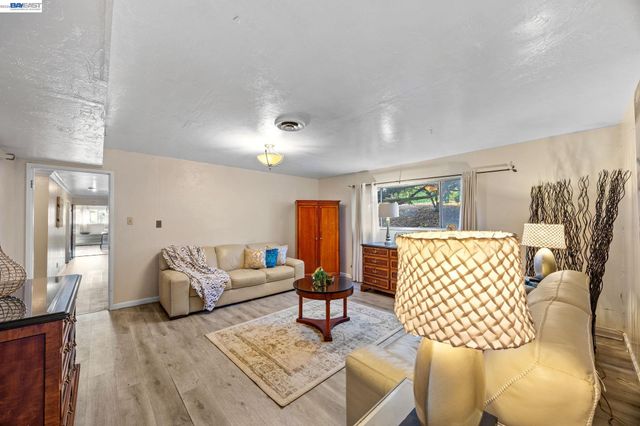 2245 Sol St, Castro Valley, CA 94578