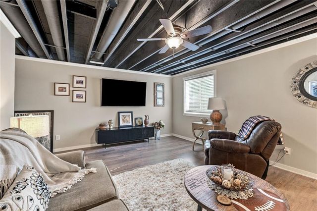 11013 East Ridge Court, Peculiar, MO 64078