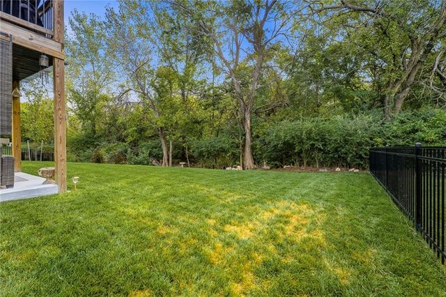 11013 East Ridge Court, Peculiar, MO 64078
