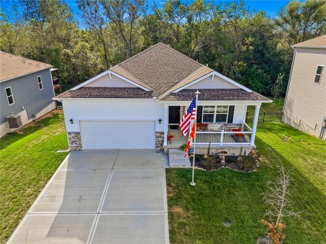 11013 East Ridge Court, Peculiar, MO 64078