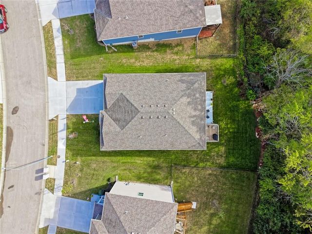11013 East Ridge Court, Peculiar, MO 64078
