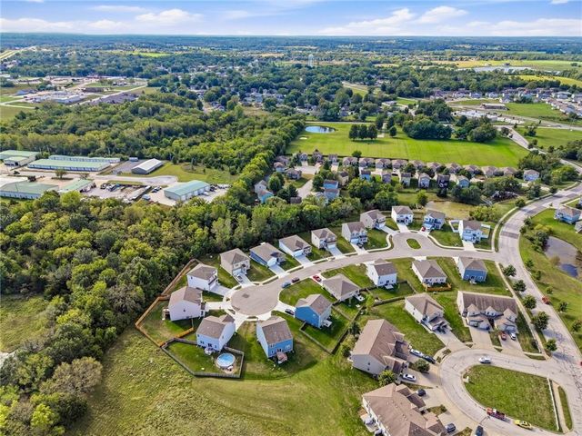 11013 East Ridge Court, Peculiar, MO 64078