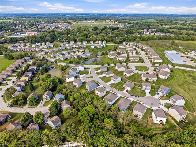 11013 East Ridge Court, Peculiar, MO 64078