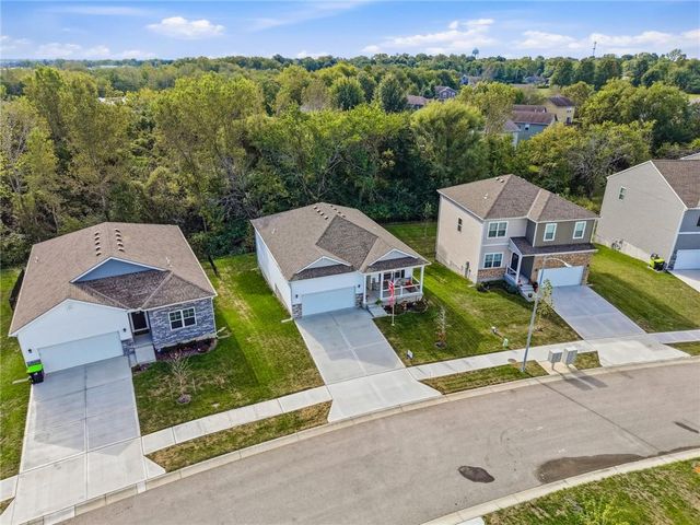 11013 East Ridge Court, Peculiar, MO 64078