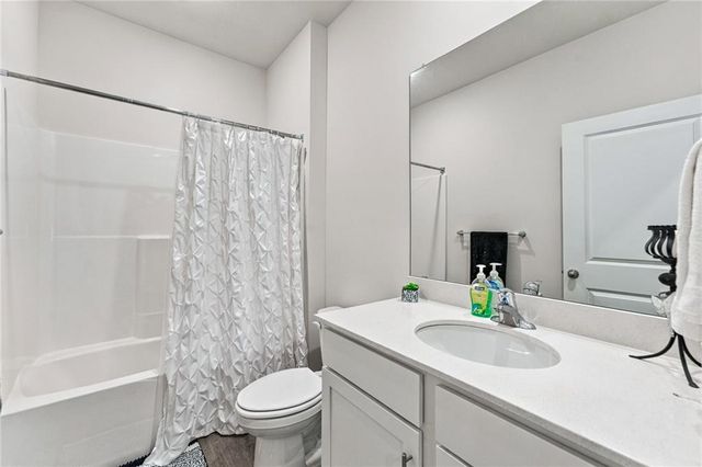 11013 East Ridge Court, Peculiar, MO 64078