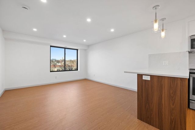 1243 Beacon 5, Brookline, MA 02446