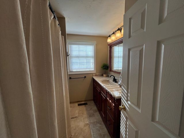 70 I St 70, Haverhill, MA 01835
