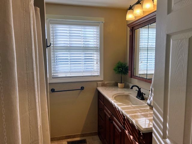 70 I St 70, Haverhill, MA 01835