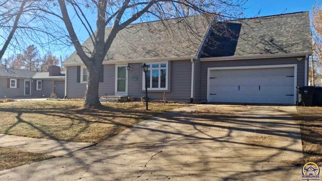 3337 SW Arrowhead RD, Topeka, KS 66614