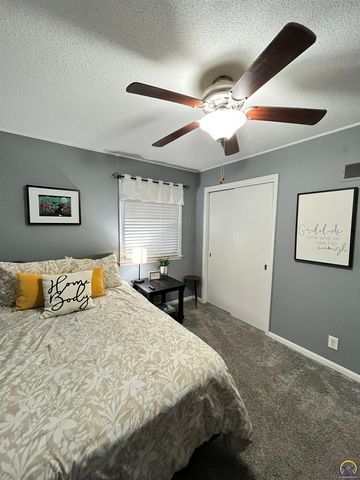 3337 SW Arrowhead RD, Topeka, KS 66614