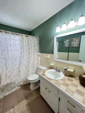 3337 SW Arrowhead RD, Topeka, KS 66614