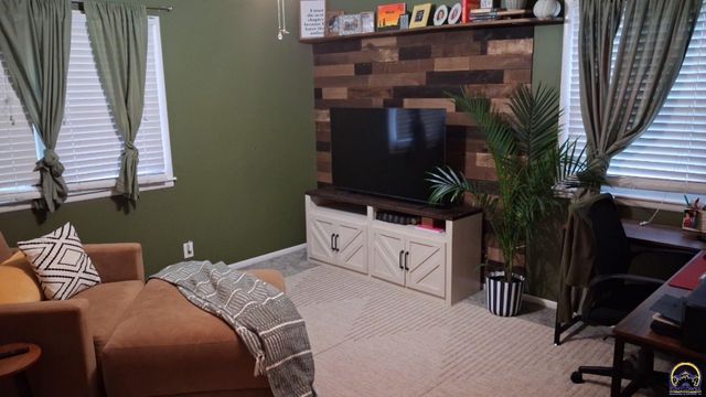 3337 SW Arrowhead RD, Topeka, KS 66614