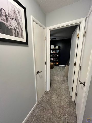 3337 SW Arrowhead RD, Topeka, KS 66614