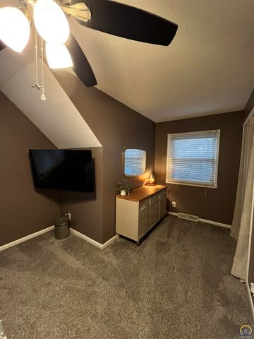 3337 SW Arrowhead RD, Topeka, KS 66614