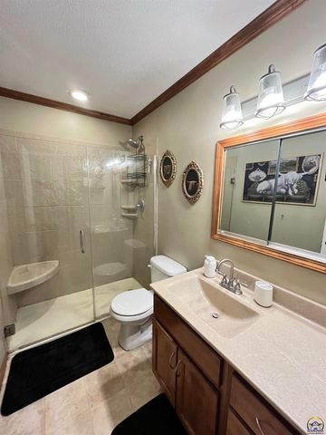 3337 SW Arrowhead RD, Topeka, KS 66614