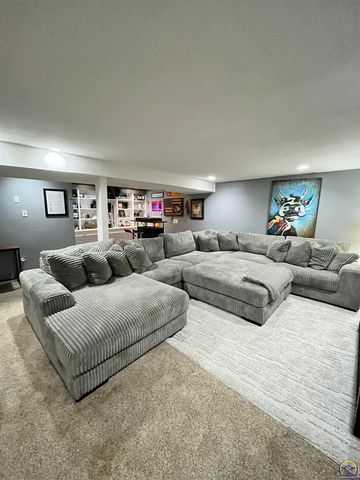 3337 SW Arrowhead RD, Topeka, KS 66614