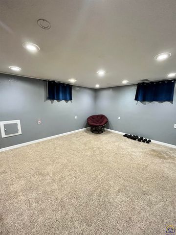 3337 SW Arrowhead RD, Topeka, KS 66614