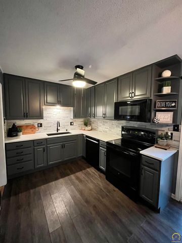 3337 SW Arrowhead RD, Topeka, KS 66614