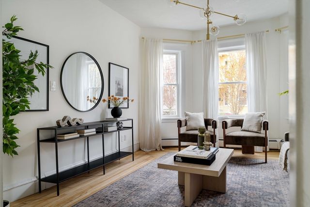 7 Farragut Ave 1, Somerville, MA 02144