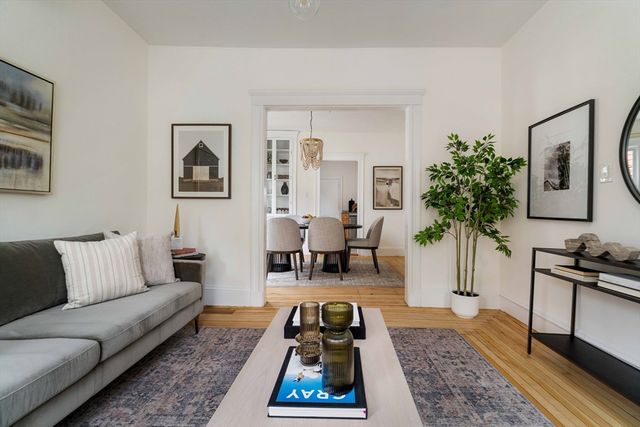 7 Farragut Ave 1, Somerville, MA 02144