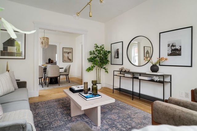 7 Farragut Ave 1, Somerville, MA 02144