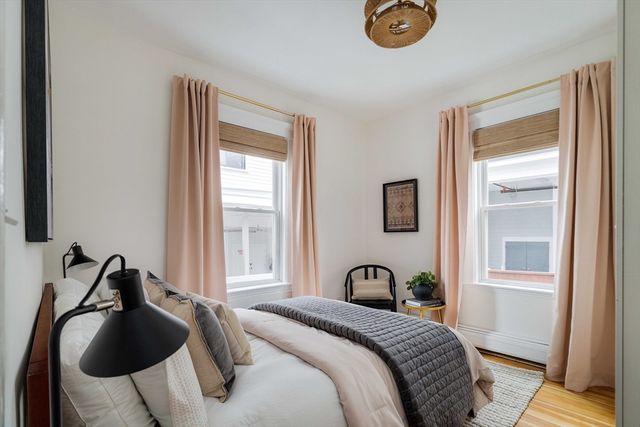 7 Farragut Ave 1, Somerville, MA 02144