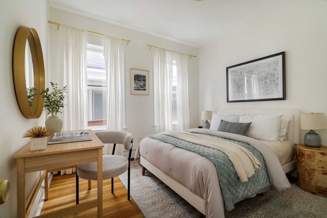 7 Farragut Ave 1, Somerville, MA 02144