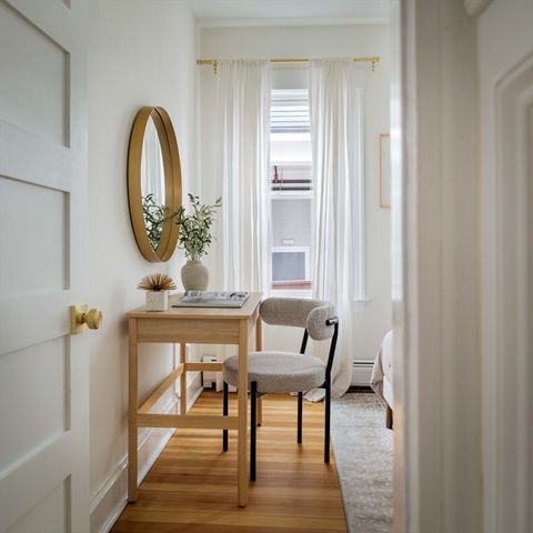 7 Farragut Ave 1, Somerville, MA 02144