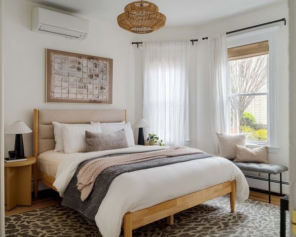 7 Farragut Ave 1, Somerville, MA 02144