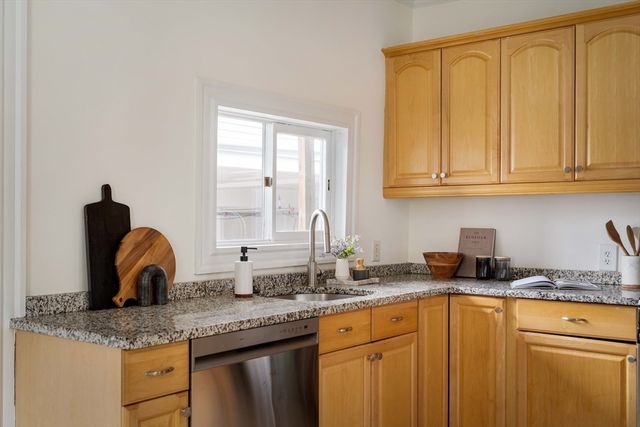 7 Farragut Ave 1, Somerville, MA 02144