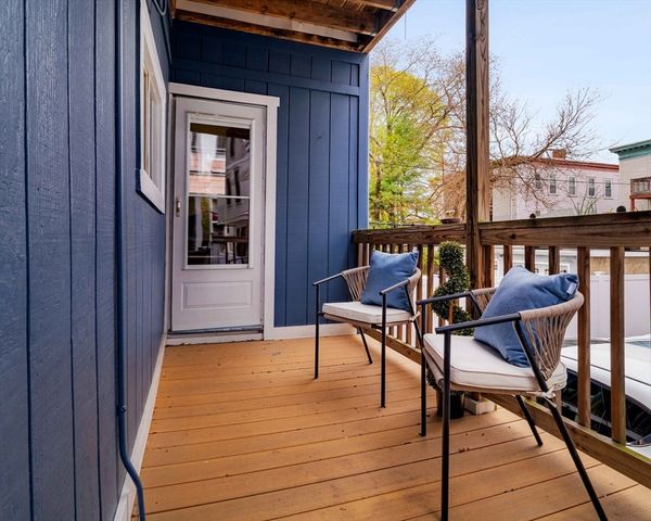 7 Farragut Ave 1, Somerville, MA 02144