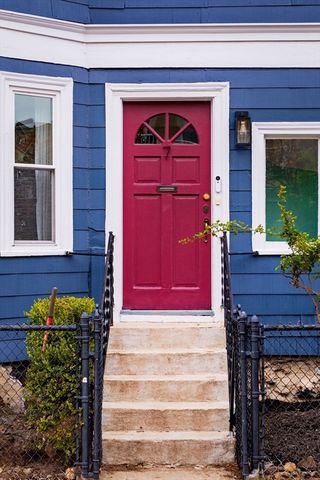 7 Farragut Ave 1, Somerville, MA 02144