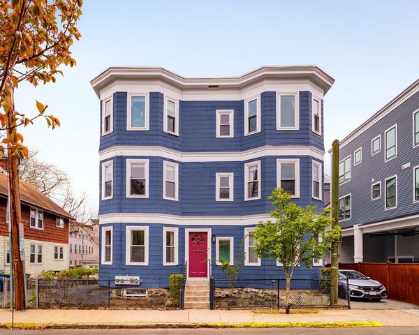 7 Farragut Ave 1, Somerville, MA 02144