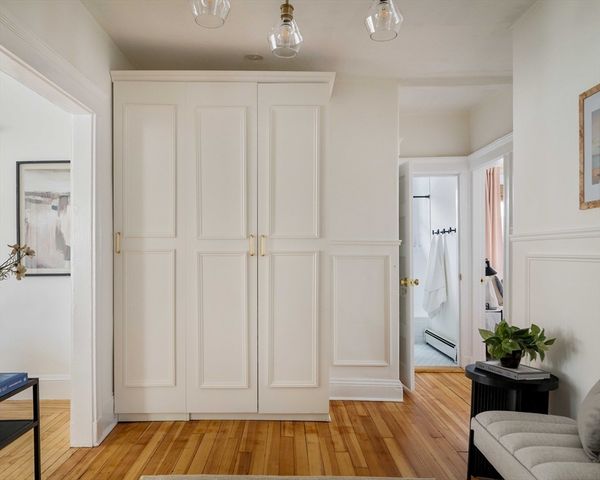 7 Farragut Ave 1, Somerville, MA 02144