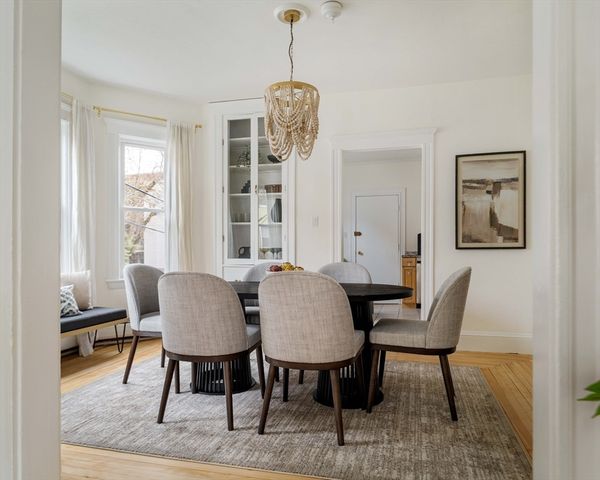 7 Farragut Ave 1, Somerville, MA 02144