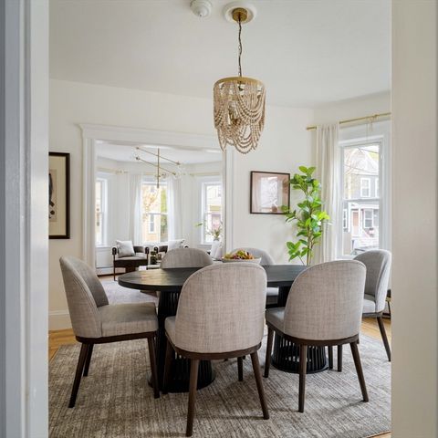 7 Farragut Ave 1, Somerville, MA 02144