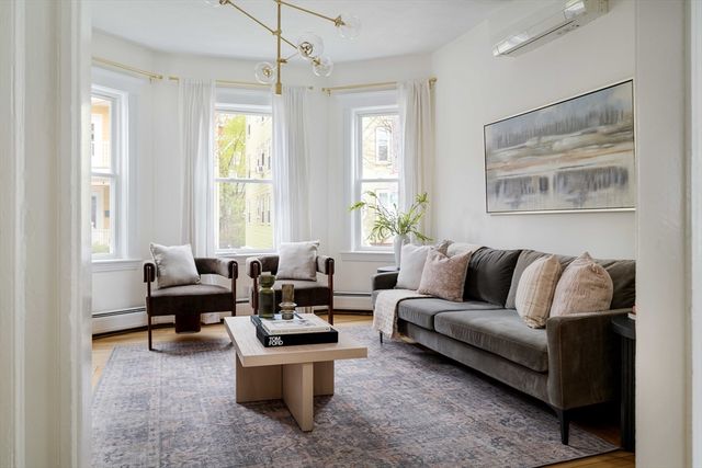 7 Farragut Ave 1, Somerville, MA 02144