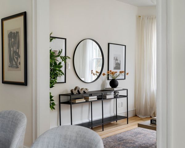 7 Farragut Ave 1, Somerville, MA 02144