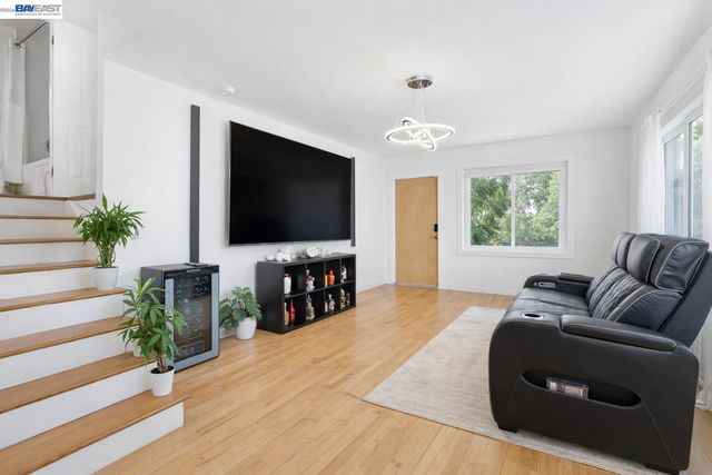 24849 2nd St, Hayward, CA 94541