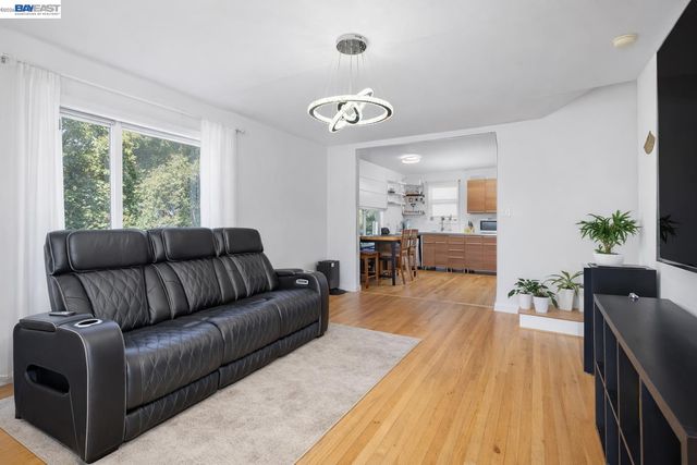 24849 2nd St, Hayward, CA 94541