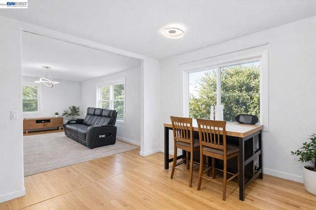 24849 2nd St, Hayward, CA 94541