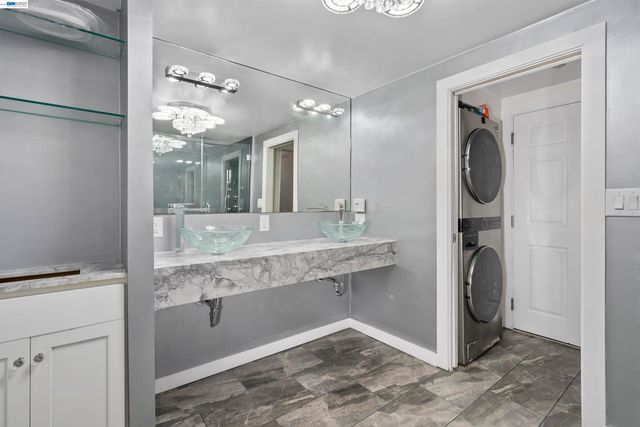 24849 2nd St, Hayward, CA 94541