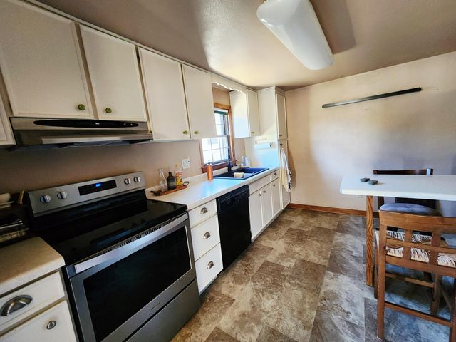 4330 W 8th Street, Goodview, MN 55987