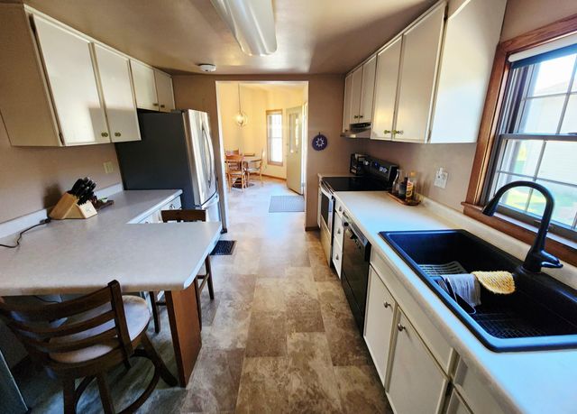 4330 W 8th Street, Goodview, MN 55987