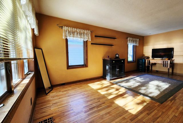 4330 W 8th Street, Goodview, MN 55987