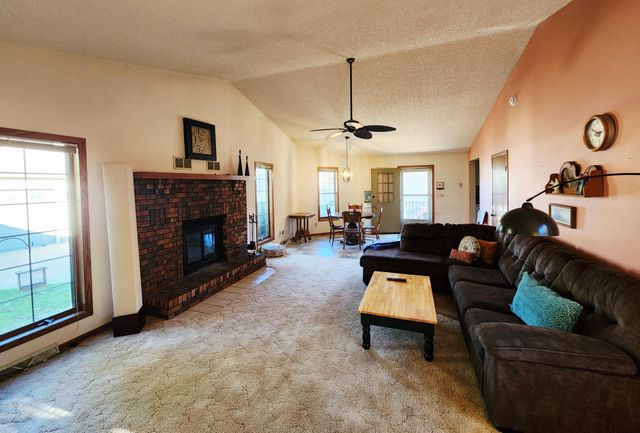 4330 W 8th Street, Goodview, MN 55987